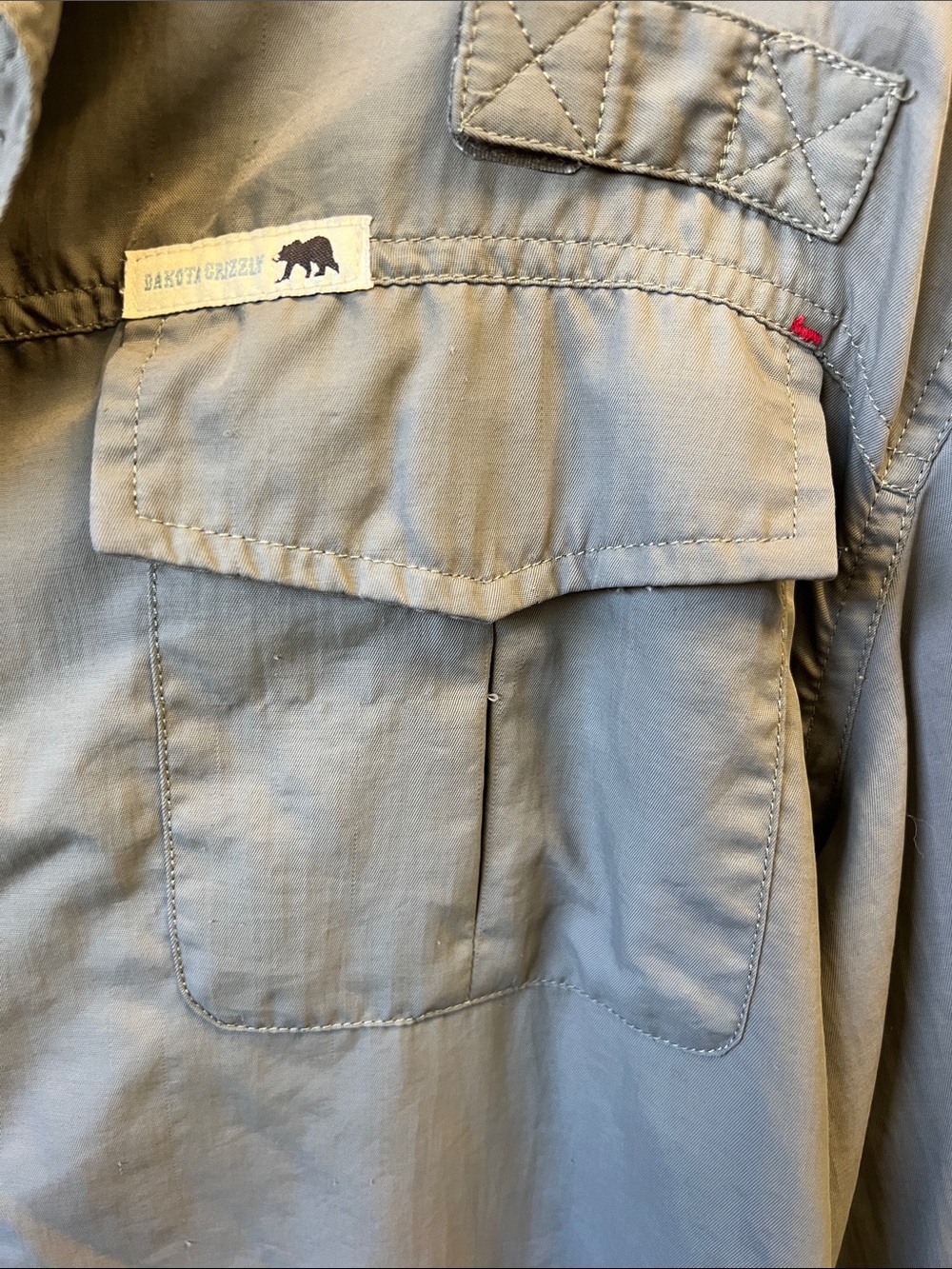 Men's Light Gray Long-Sleeve Button-Down Shirt with Chest Pockets - size Large - Picture 3 of 10